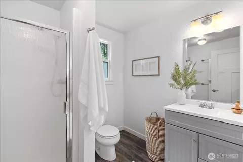 Bath - 20304 45th Dr SE, Bothell, WA 98012 photo 2 of 2