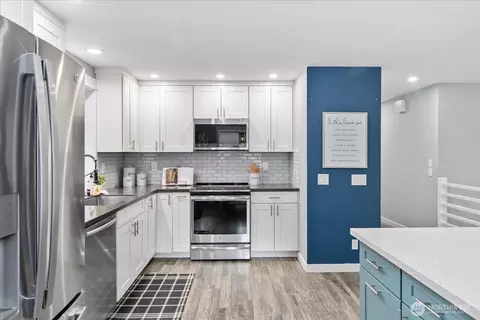 Kitchen - 20304 45th Dr SE, Bothell, WA 98012 photo 4 of 4