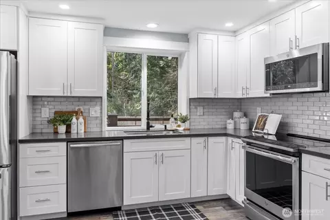 Kitchen - 20304 45th Dr SE, Bothell, WA 98012 photo 2 of 4