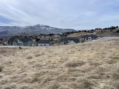 290 Burch Hollow Ln, Wenatchee, WA 98801