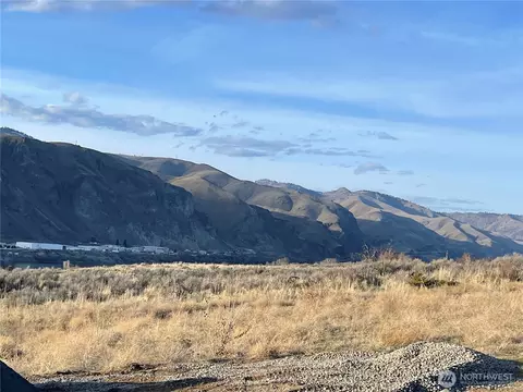 333 NW Deep River Ct, East Wenatchee, WA 98802