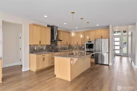 Kitchen - 421 Rockefeller Ave, Everett, WA 98201 photo 2 of 2