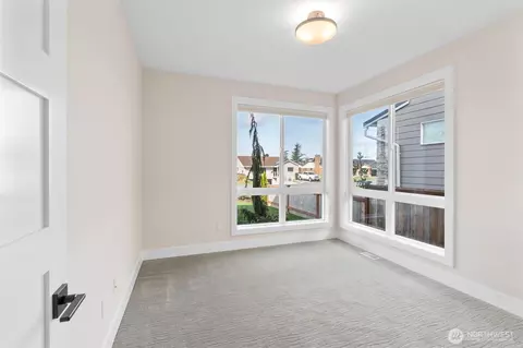 Bedroom - 421 Rockefeller Ave, Everett, WA 98201 photo 2 of 10