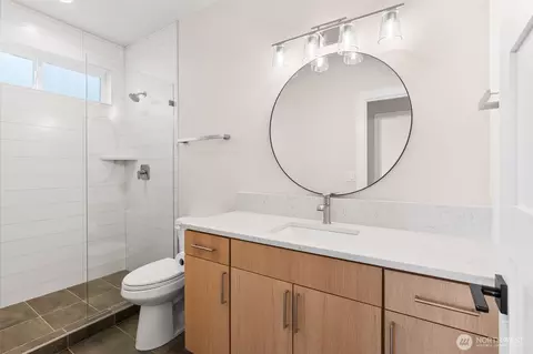 Bath - 421 Rockefeller Ave, Everett, WA 98201 photo 1 of 5