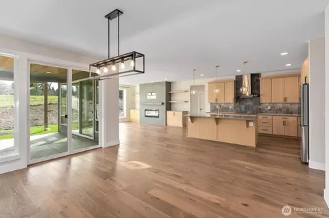 Living - 421 Rockefeller Ave, Everett, WA 98201 photo 3 of 3