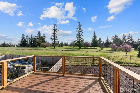 Exterior - 421 Rockefeller Ave, Everett, WA 98201 photo 3 of 4