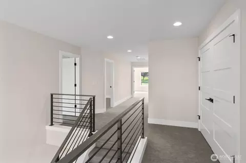 Entry Way - 421 Rockefeller Ave, Everett, WA 98201 photo 4 of 4