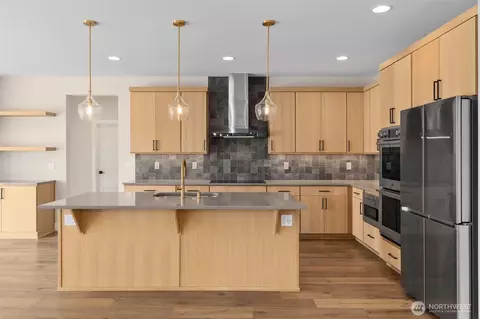 Kitchen - 421 Rockefeller Ave, Everett, WA 98201 photo 1 of 2