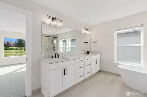 Bath - 421 Rockefeller Ave, Everett, WA 98201 photo 5 of 5