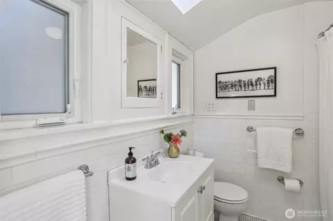 Bath - 2406 E Galer St, Seattle, WA 98112 photo 1 of 1