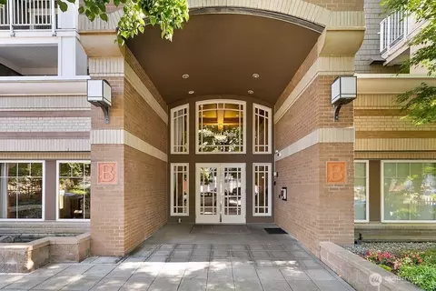1545 NW 57th St #215, Seattle, WA 98107