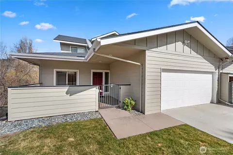 411 19th St NE #10, East Wenatchee, WA 98802