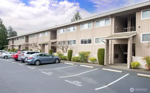 725 9th Ave S #205, Kirkland, WA 98033