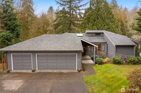 3110 Hollywood Dr NE, Olympia, WA 98516