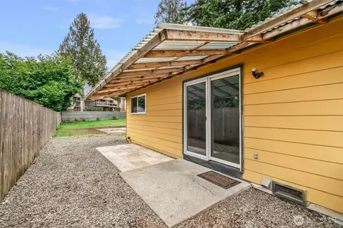 Exterior - 6110 138th St SE, Everett, WA 98208 photo 4 of 9