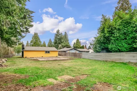 Exterior - 6110 138th St SE, Everett, WA 98208 photo 8 of 9