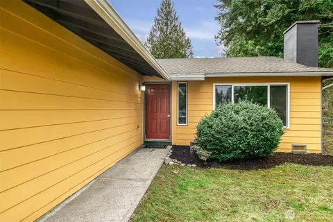 Exterior - 6110 138th St SE, Everett, WA 98208 photo 3 of 9