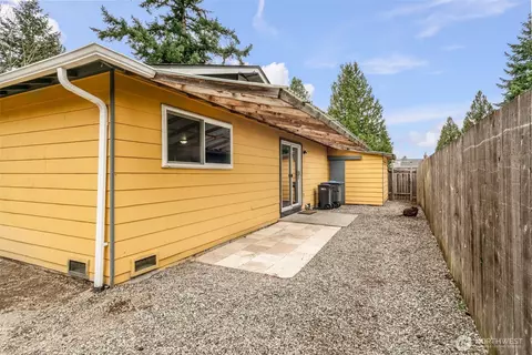 Exterior - 6110 138th St SE, Everett, WA 98208 photo 9 of 9