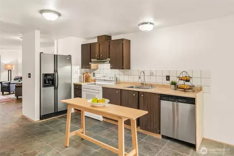 Kitchen - 6110 138th St SE, Everett, WA 98208 photo 1 of 4