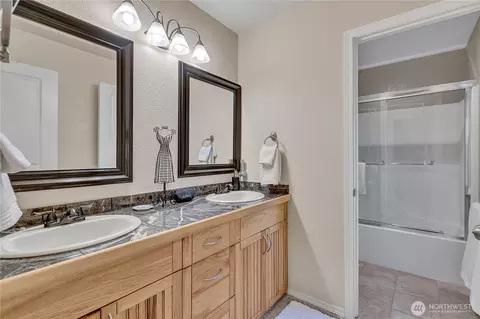Bath - 701 E Vine Maple Ln, Union, WA 98592 photo 2 of 3