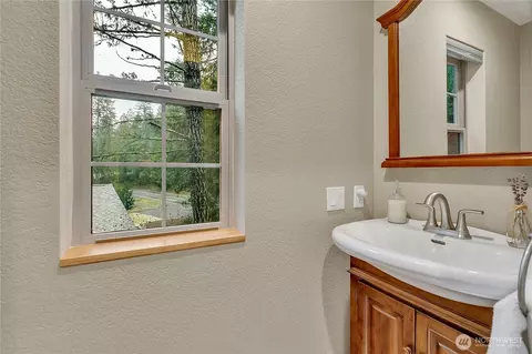 Bath - 701 E Vine Maple Ln, Union, WA 98592 photo 1 of 3