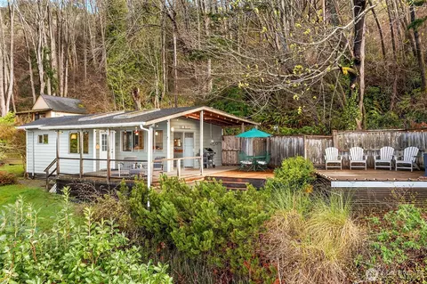 10009 SW Northilla Rd, Vashon, WA 98070