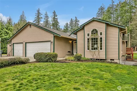 1304 208th Ave E, Lake Tapps, WA 98391