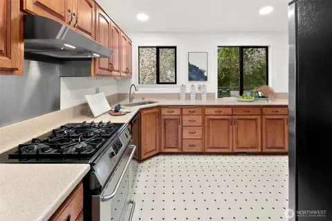 Kitchen - 17612 Valley Circle Dr, Bothell, WA 98012 photo 2 of 2