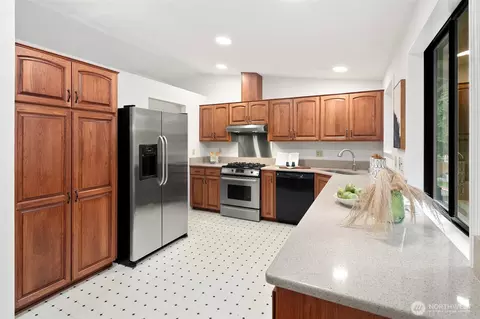 Kitchen - 17612 Valley Circle Dr, Bothell, WA 98012 photo 1 of 2