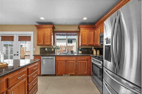 Kitchen - 1625 185th Street Ct E, Spanaway, WA 98387 photo 4 of 5