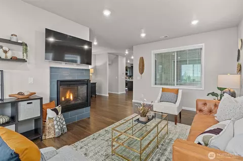 Living - 23617 44th Dr SE, Bothell, WA 98021 photo 2 of 3