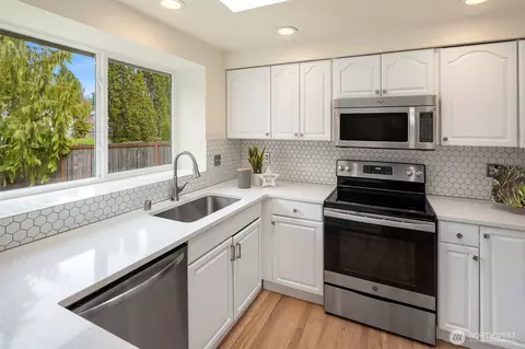 Kitchen - 2413 166th Pl SE, Bothell, WA 98012 photo 3 of 4