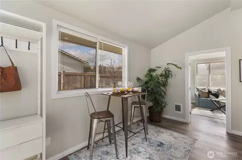 Dining - 701 105th SW, Everett, WA 98204 photo 3 of 3