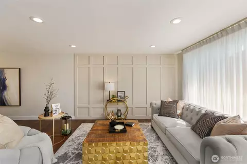 Living - 701 105th SW, Everett, WA 98204 photo 1 of 2
