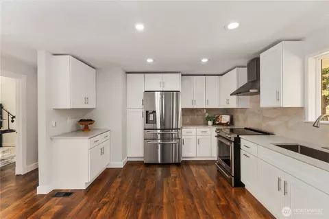 Kitchen - 701 105th SW, Everett, WA 98204 photo 1 of 4