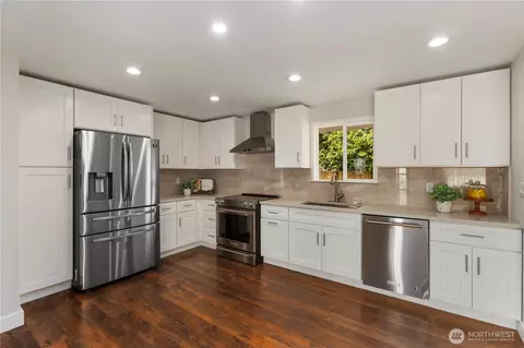 Kitchen - 701 105th SW, Everett, WA 98204 photo 2 of 4