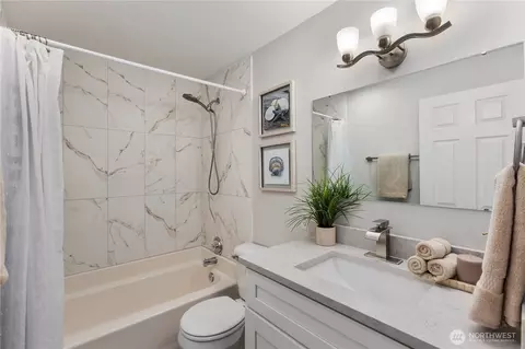Bath - 701 105th SW, Everett, WA 98204 photo 3 of 4