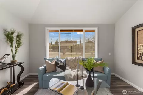 Living - 701 105th SW, Everett, WA 98204 photo 2 of 2