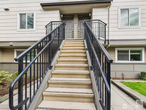 15821 NE Leary Way #222, Redmond, WA 98052