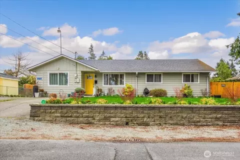 210 Rainbow Dr, Burlington, WA 98233
