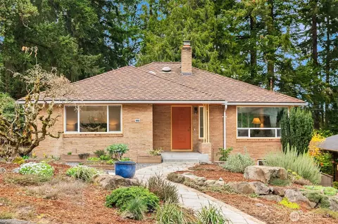 552 NE 130th St, Seattle, WA 98125