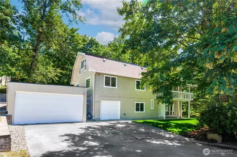 8820 125th Pl SE, Newcastle, WA 98056