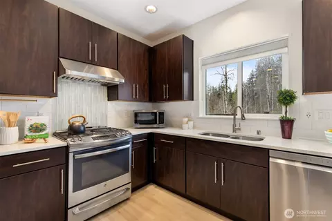 Kitchen - 20108 Jewell Rd, Bothell, WA 98012 photo 5 of 8