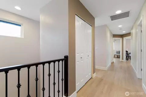 Entry Way - 20108 Jewell Rd, Bothell, WA 98012 photo 4 of 4