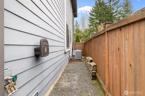 Exterior - 20108 Jewell Rd, Bothell, WA 98012 photo 6 of 7
