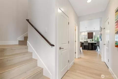 Entry Way - 20108 Jewell Rd, Bothell, WA 98012 photo 3 of 4