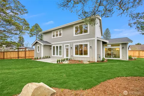 2815 Sunset Dr, Bellingham, WA 98225