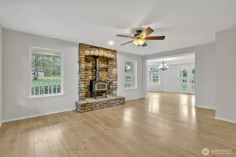 Living - 42830 283rd Ave SE, Enumclaw, WA 98022 photo 3 of 8