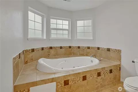 Bath - 42830 283rd Ave SE, Enumclaw, WA 98022 photo 3 of 4