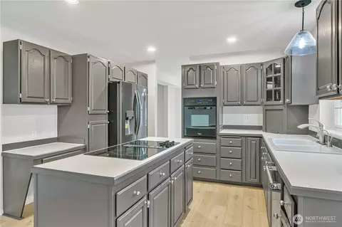 Kitchen - 42830 283rd Ave SE, Enumclaw, WA 98022 photo 3 of 3